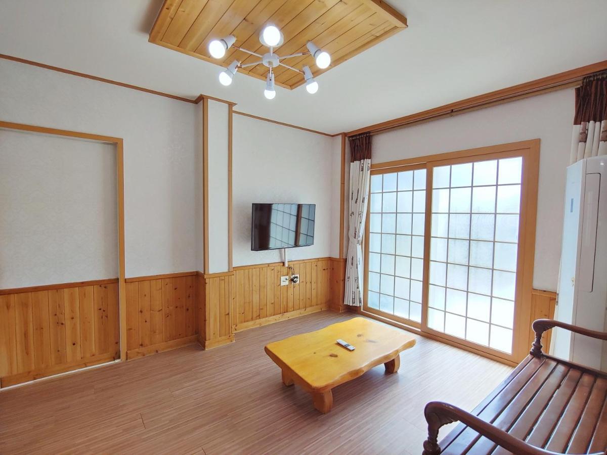 Gyulhouse Pension Seogwipo Exterior photo