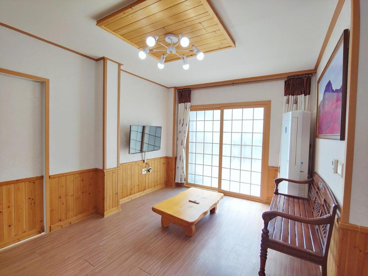Gyulhouse Pension Seogwipo Exterior photo